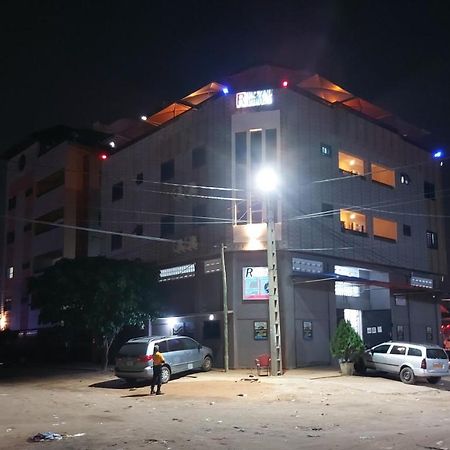 Royal Blue Guest House & Bar Lome Ngoại thất bức ảnh