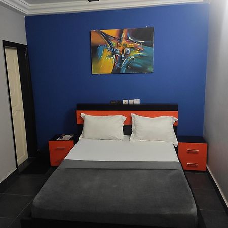 Royal Blue Guest House & Bar Lome Ngoại thất bức ảnh