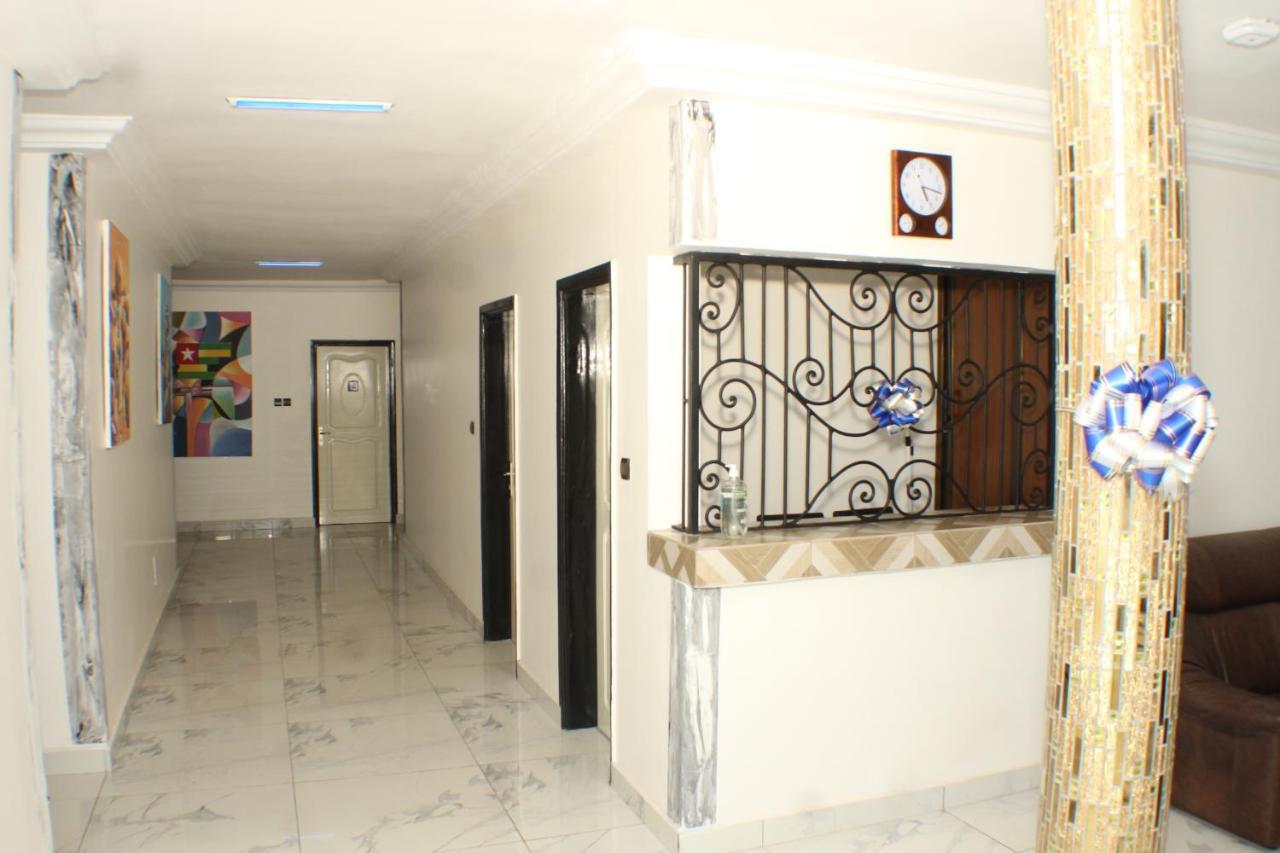 Royal Blue Guest House & Bar Lome Ngoại thất bức ảnh