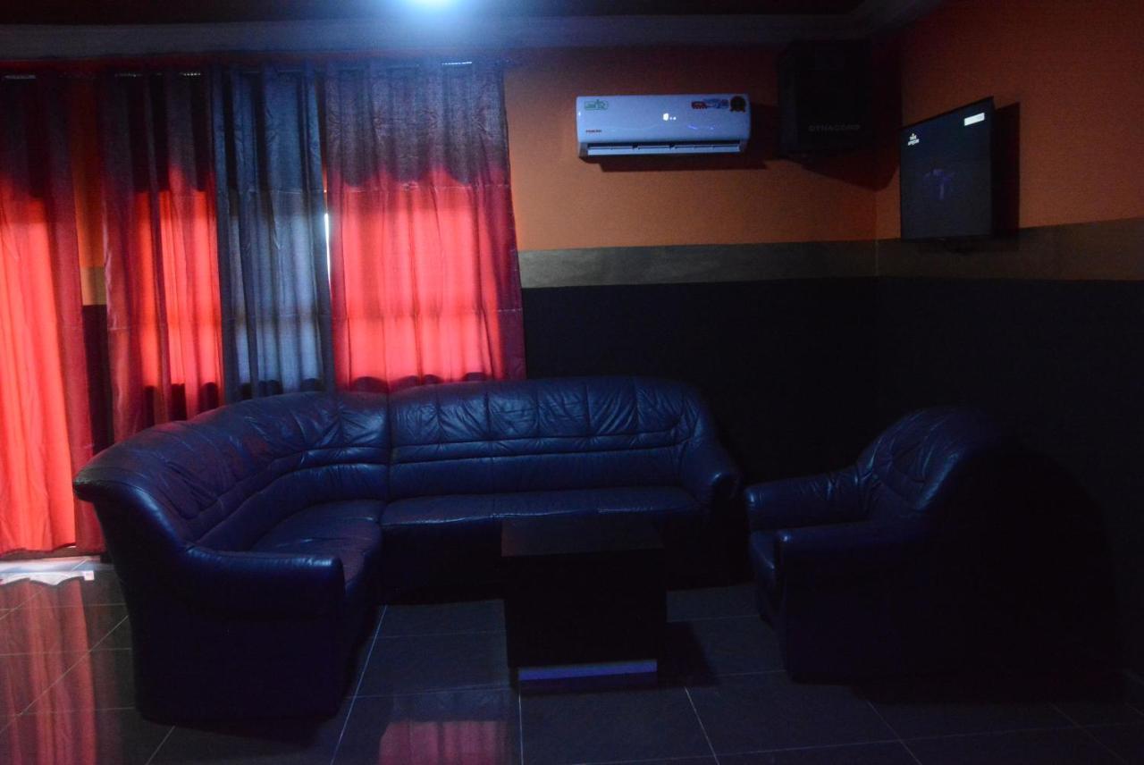 Royal Blue Guest House & Bar Lome Ngoại thất bức ảnh
