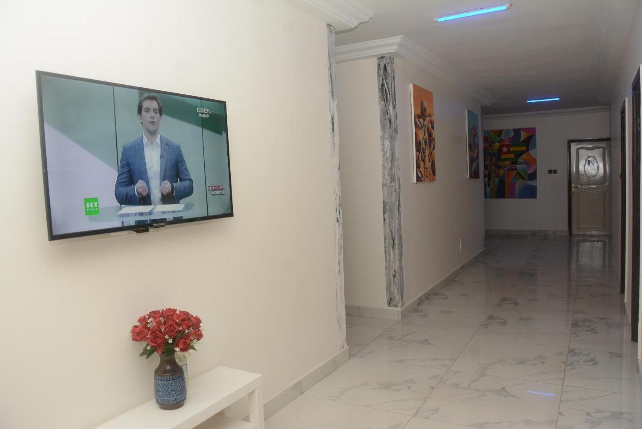 Royal Blue Guest House & Bar Lome Ngoại thất bức ảnh