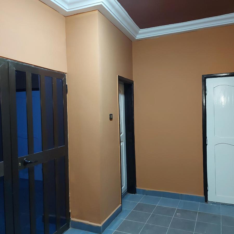 Royal Blue Guest House & Bar Lome Ngoại thất bức ảnh