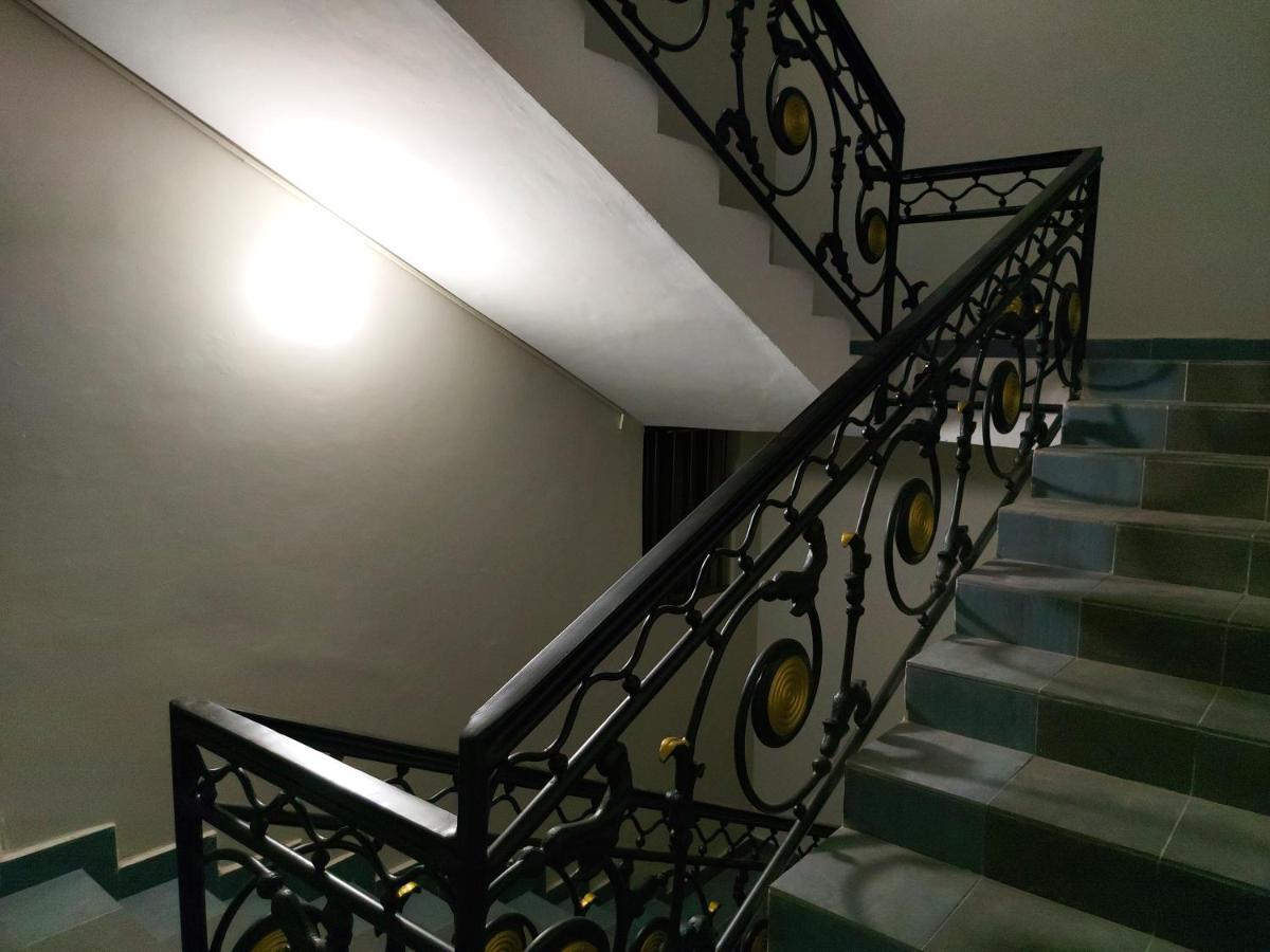 Royal Blue Guest House & Bar Lome Ngoại thất bức ảnh
