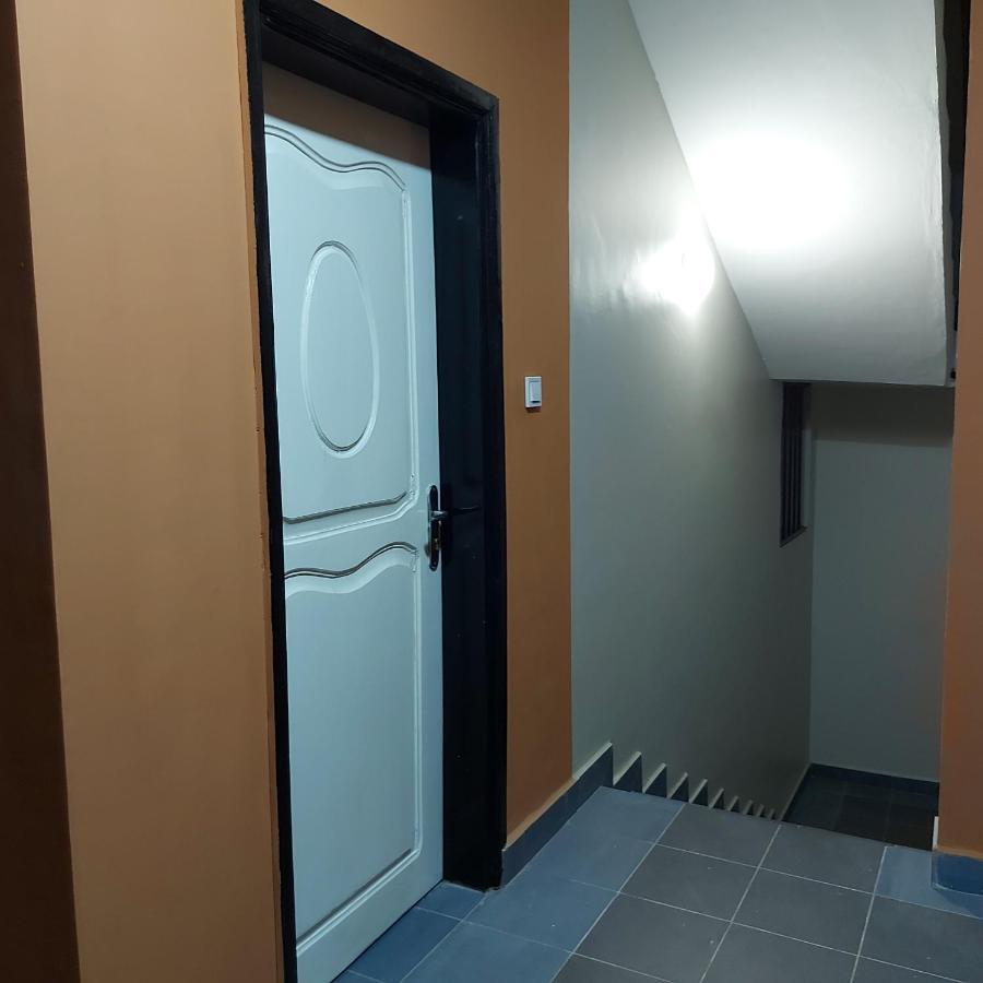Royal Blue Guest House & Bar Lome Ngoại thất bức ảnh