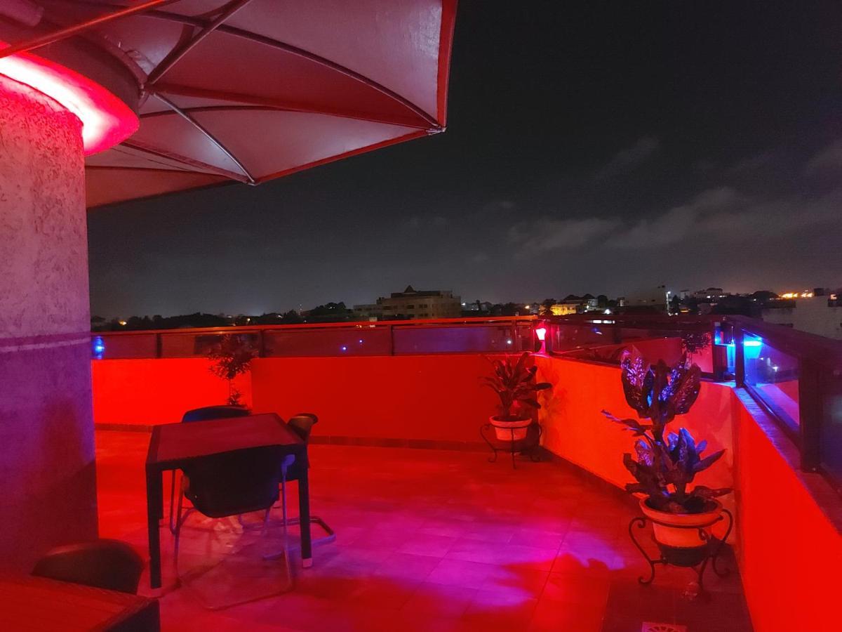 Royal Blue Guest House & Bar Lome Ngoại thất bức ảnh