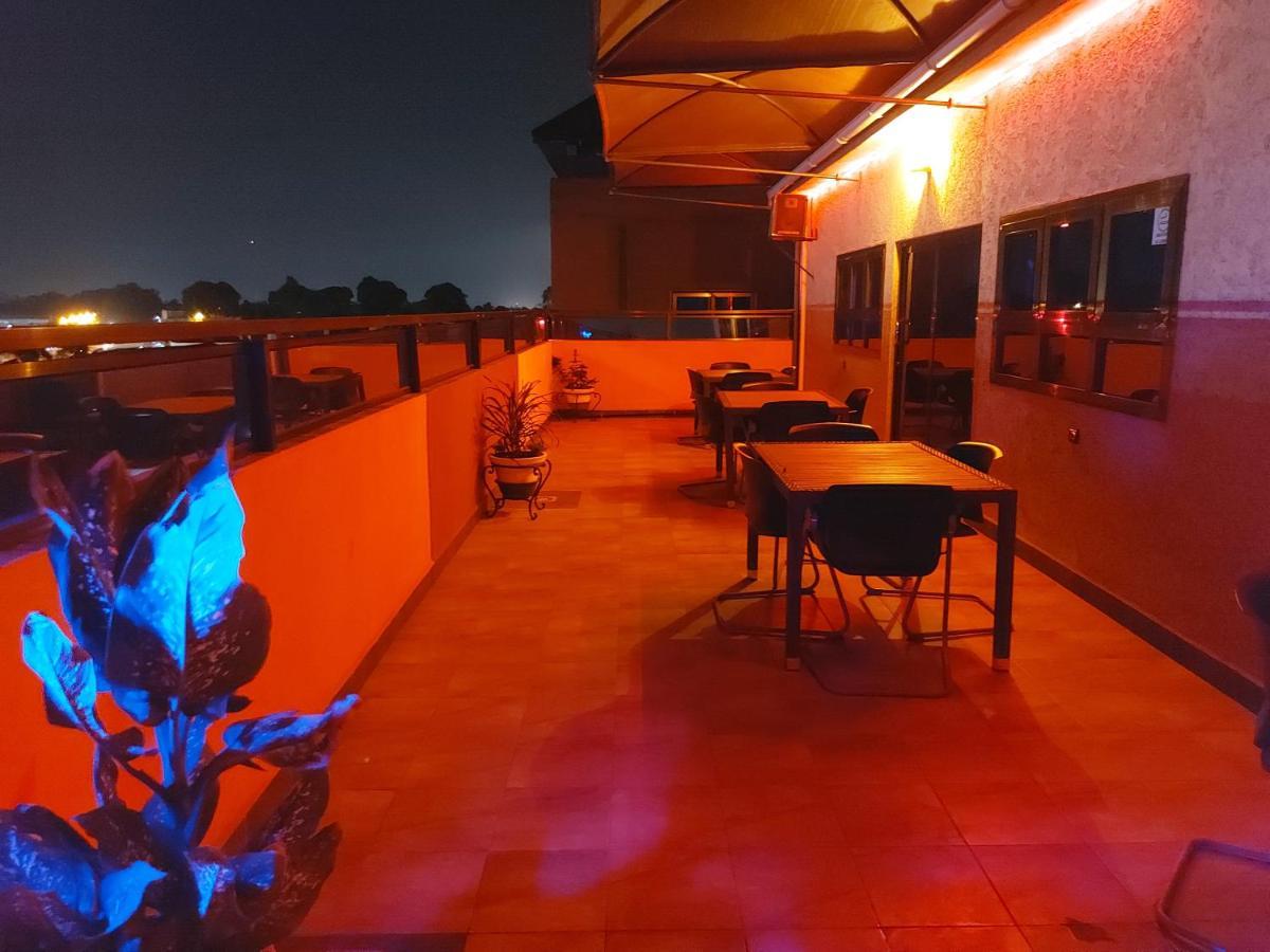 Royal Blue Guest House & Bar Lome Ngoại thất bức ảnh