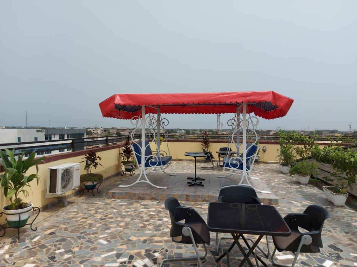 Royal Blue Guest House & Bar Lome Ngoại thất bức ảnh