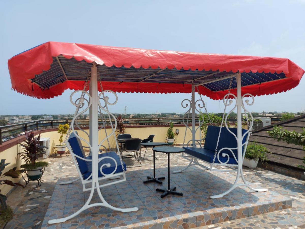Royal Blue Guest House & Bar Lome Ngoại thất bức ảnh
