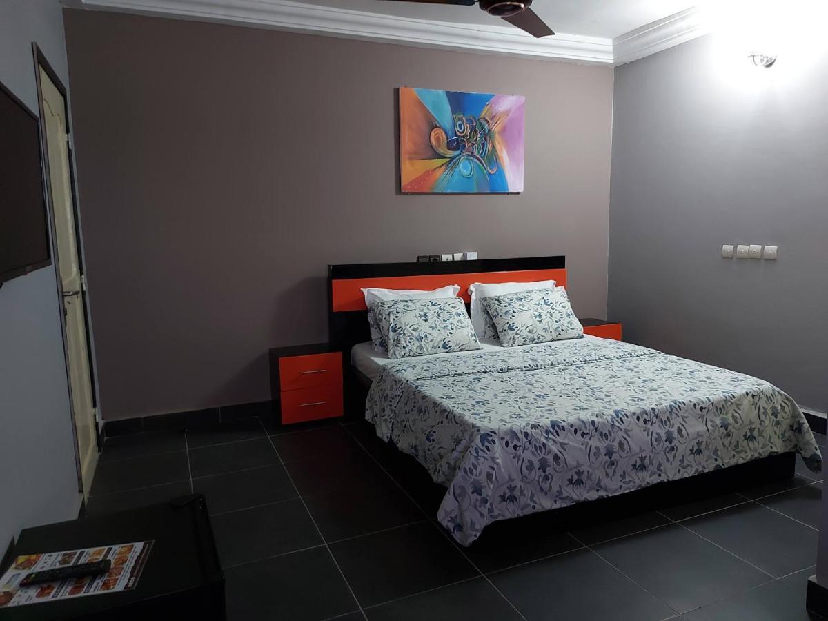 Royal Blue Guest House & Bar Lome Ngoại thất bức ảnh