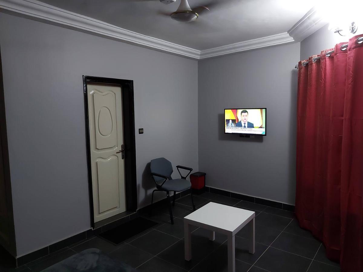 Royal Blue Guest House & Bar Lome Ngoại thất bức ảnh