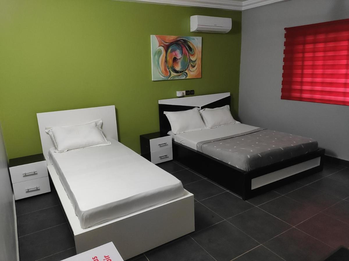 Royal Blue Guest House & Bar Lome Ngoại thất bức ảnh