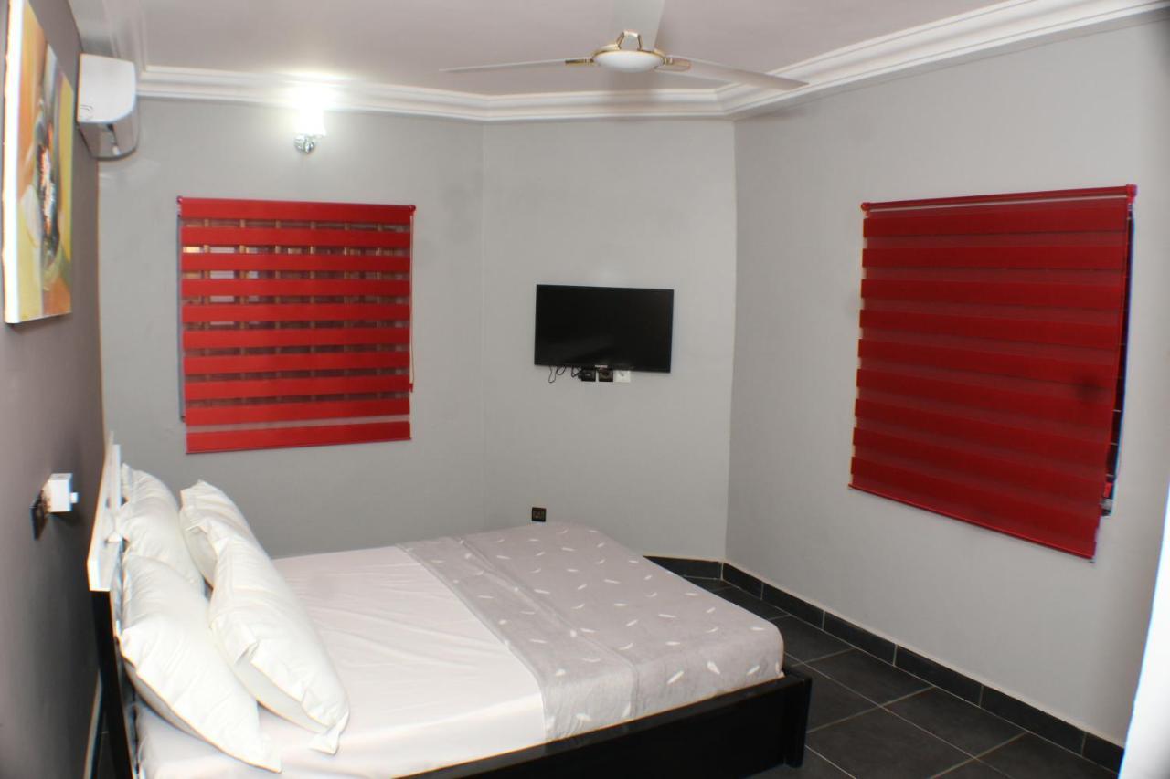 Royal Blue Guest House & Bar Lome Ngoại thất bức ảnh