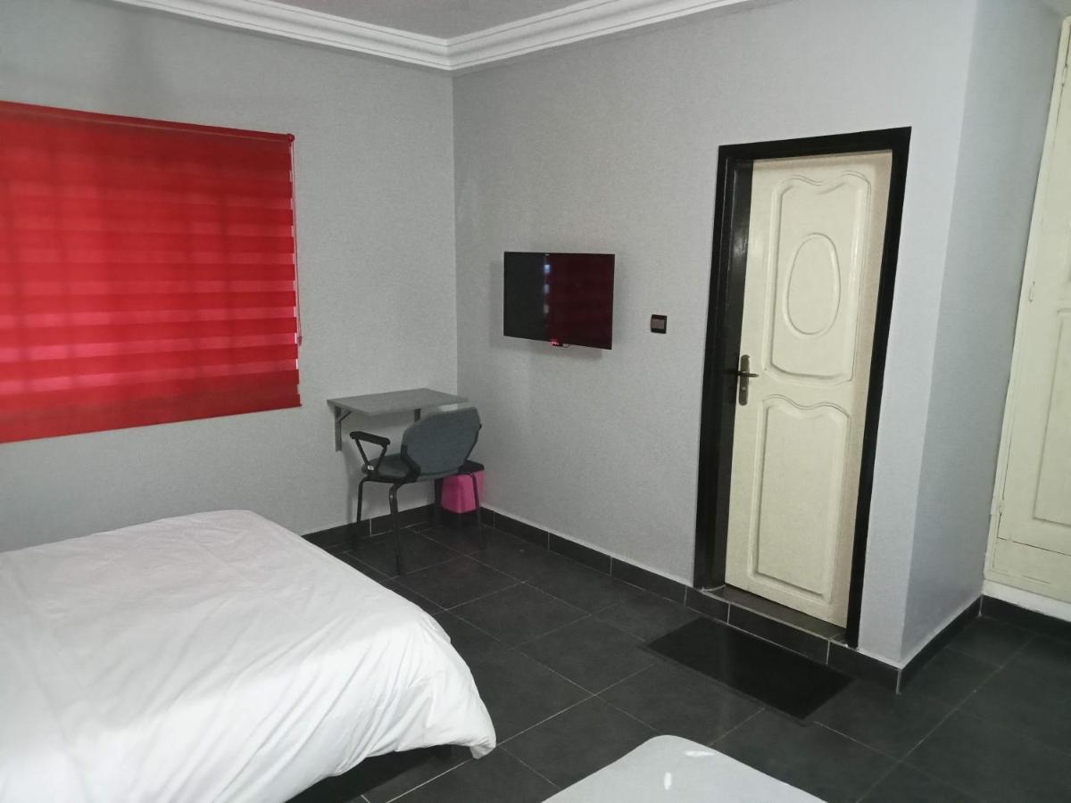 Royal Blue Guest House & Bar Lome Ngoại thất bức ảnh