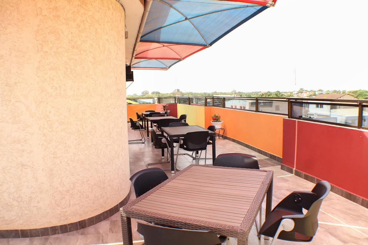 Royal Blue Guest House & Bar Lome Ngoại thất bức ảnh