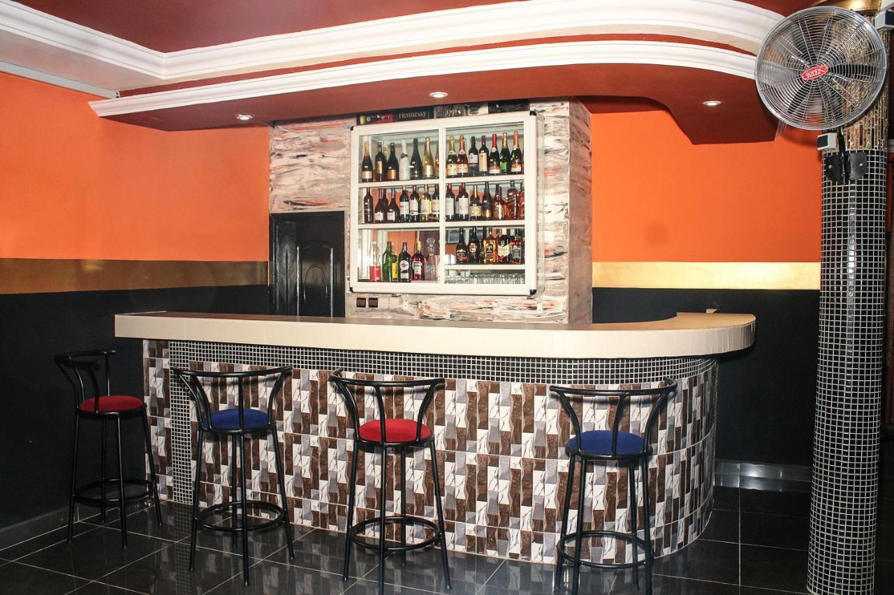 Royal Blue Guest House & Bar Lome Ngoại thất bức ảnh