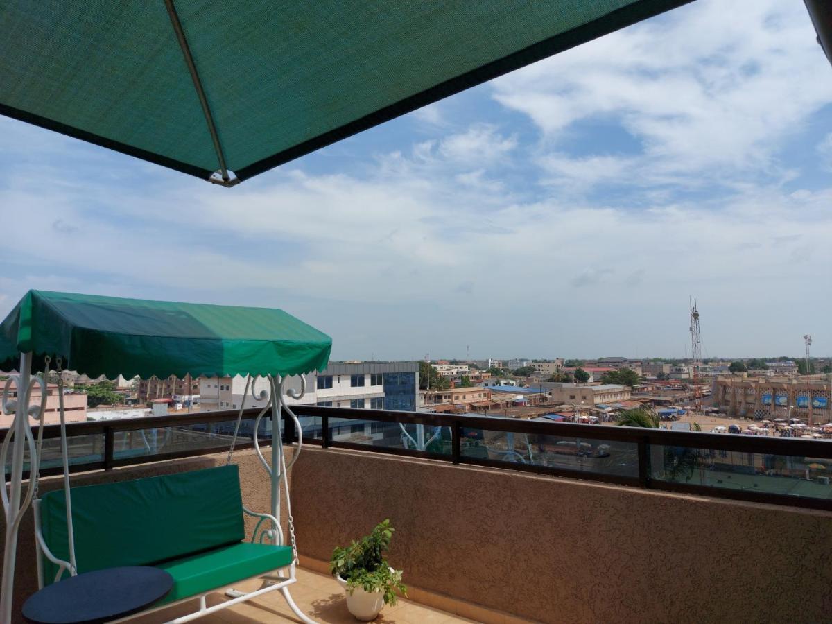 Royal Blue Guest House & Bar Lome Ngoại thất bức ảnh