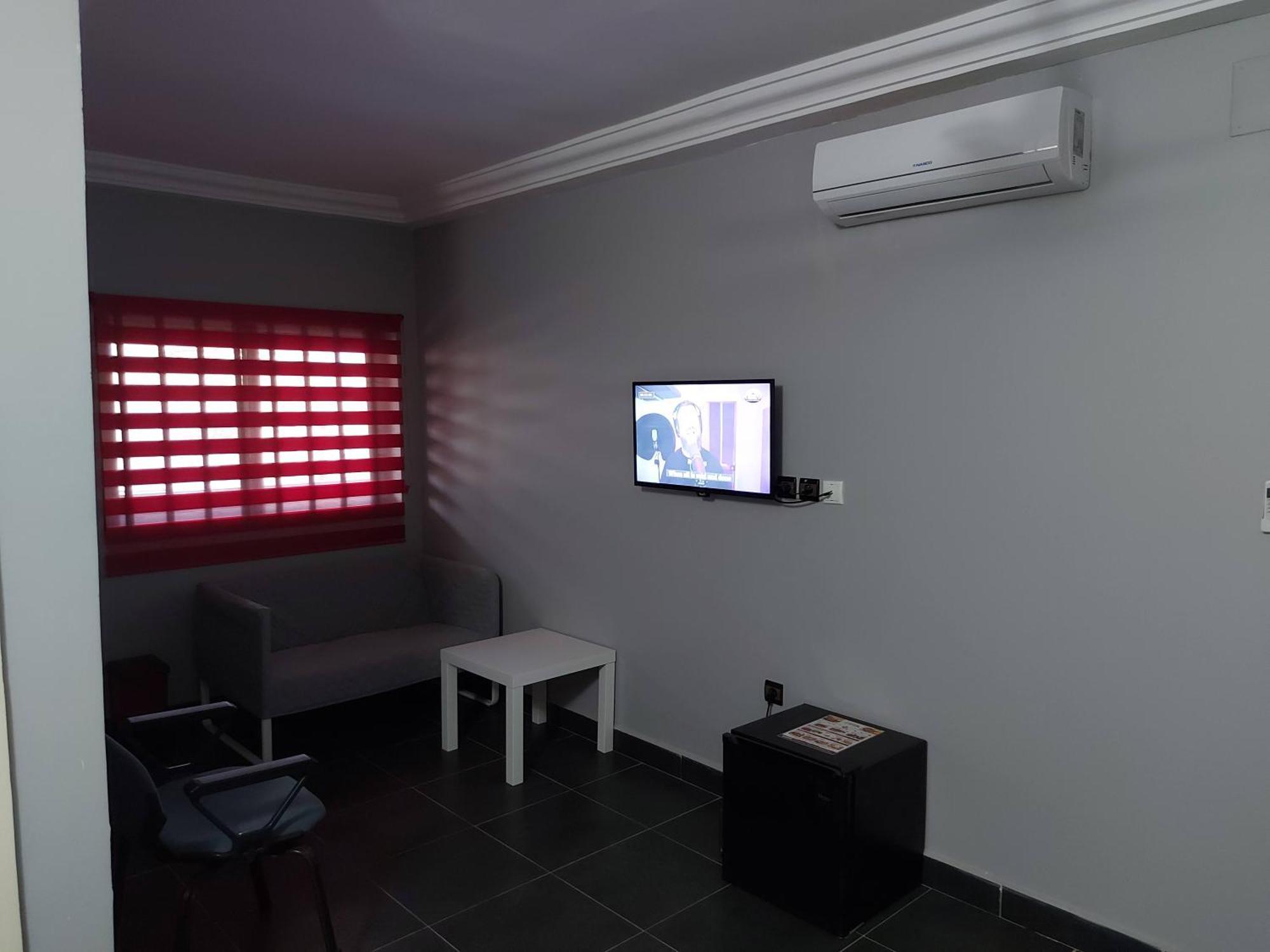 Royal Blue Guest House & Bar Lome Ngoại thất bức ảnh
