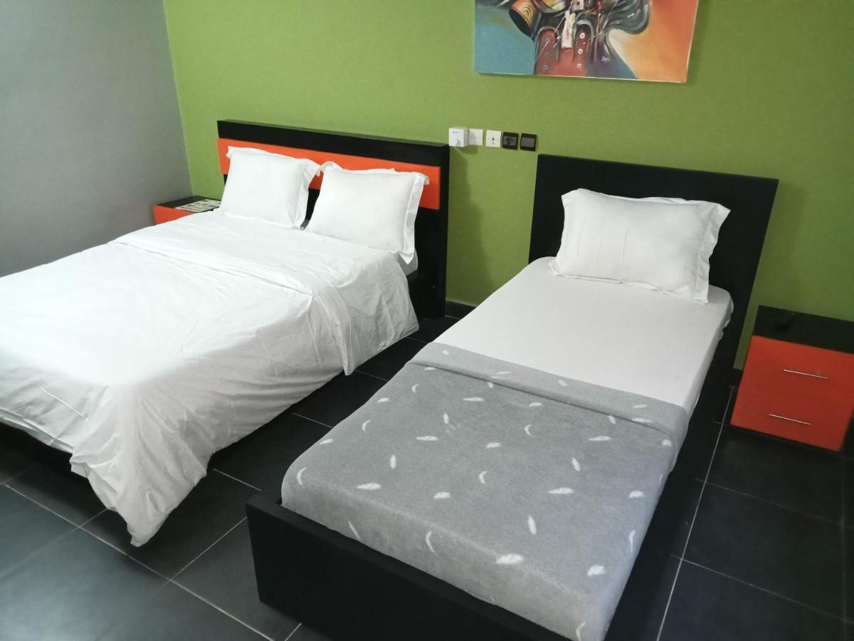 Royal Blue Guest House & Bar Lome Ngoại thất bức ảnh