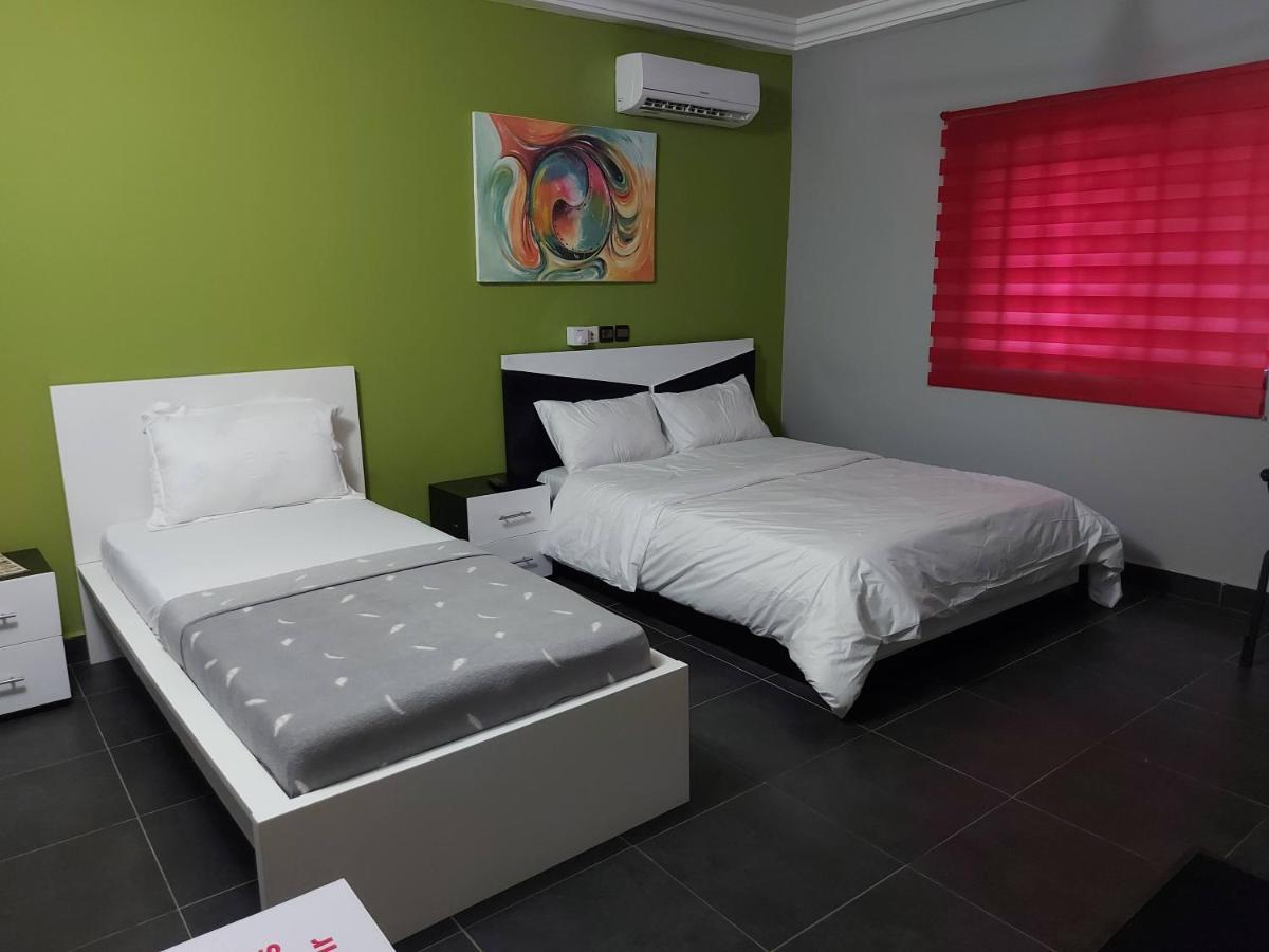 Royal Blue Guest House & Bar Lome Ngoại thất bức ảnh