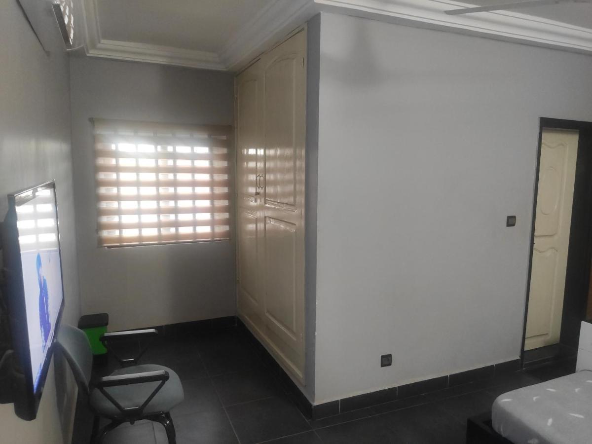Royal Blue Guest House & Bar Lome Ngoại thất bức ảnh