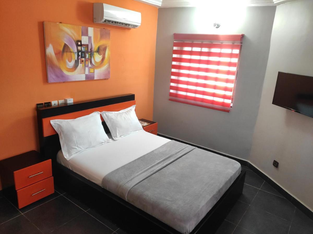 Royal Blue Guest House & Bar Lome Ngoại thất bức ảnh