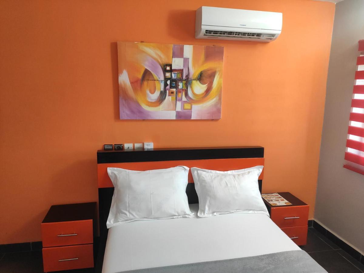 Royal Blue Guest House & Bar Lome Ngoại thất bức ảnh