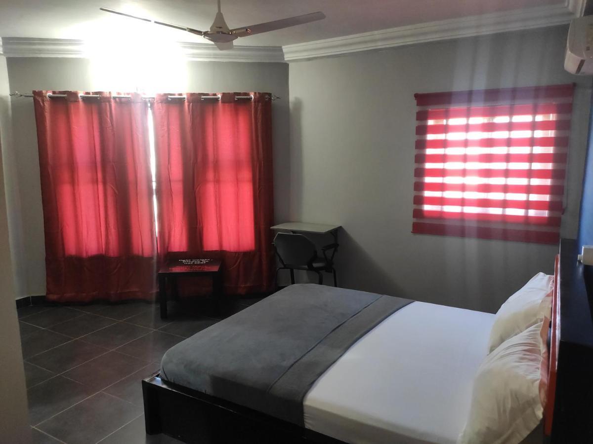 Royal Blue Guest House & Bar Lome Ngoại thất bức ảnh