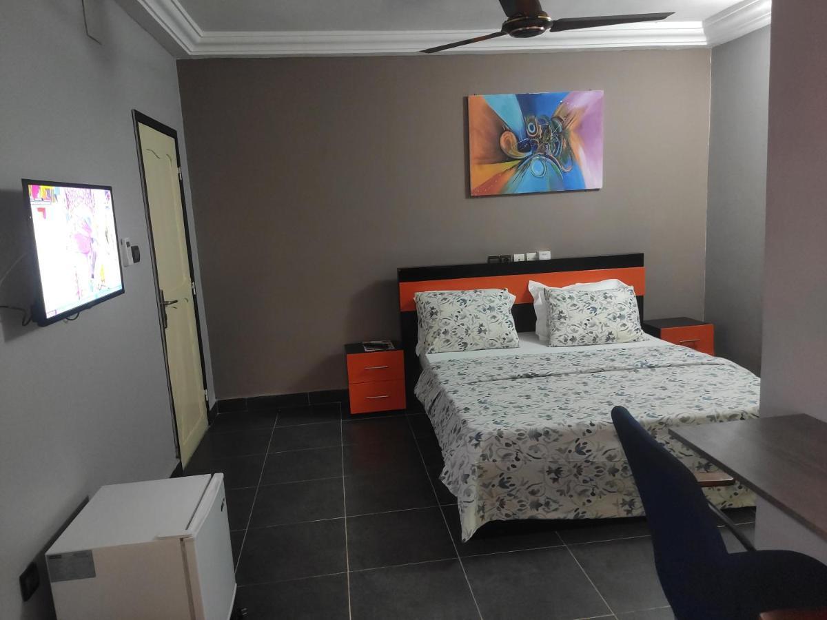 Royal Blue Guest House & Bar Lome Ngoại thất bức ảnh