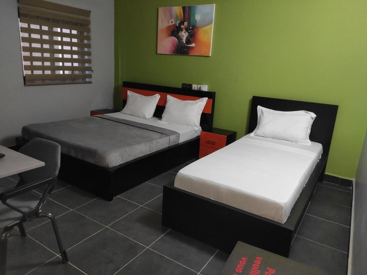 Royal Blue Guest House & Bar Lome Ngoại thất bức ảnh