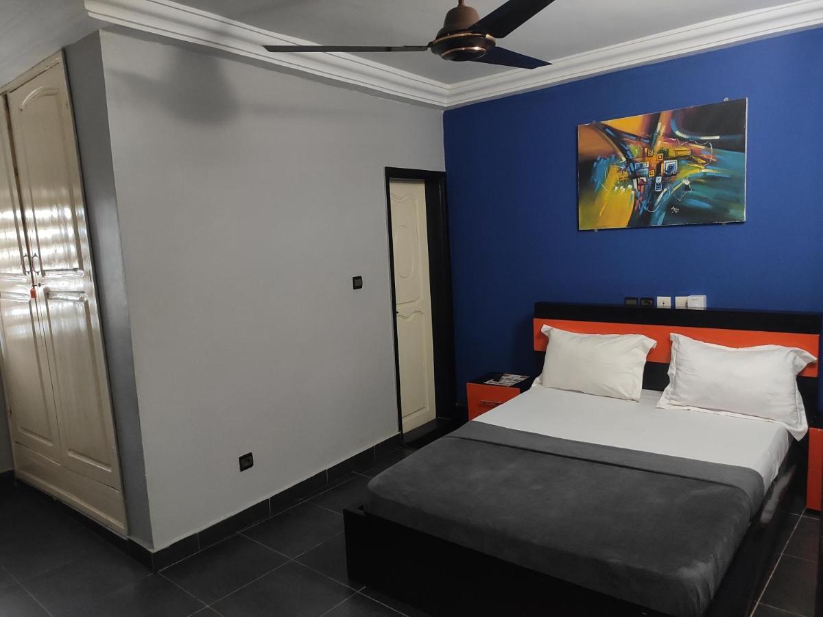 Royal Blue Guest House & Bar Lome Ngoại thất bức ảnh
