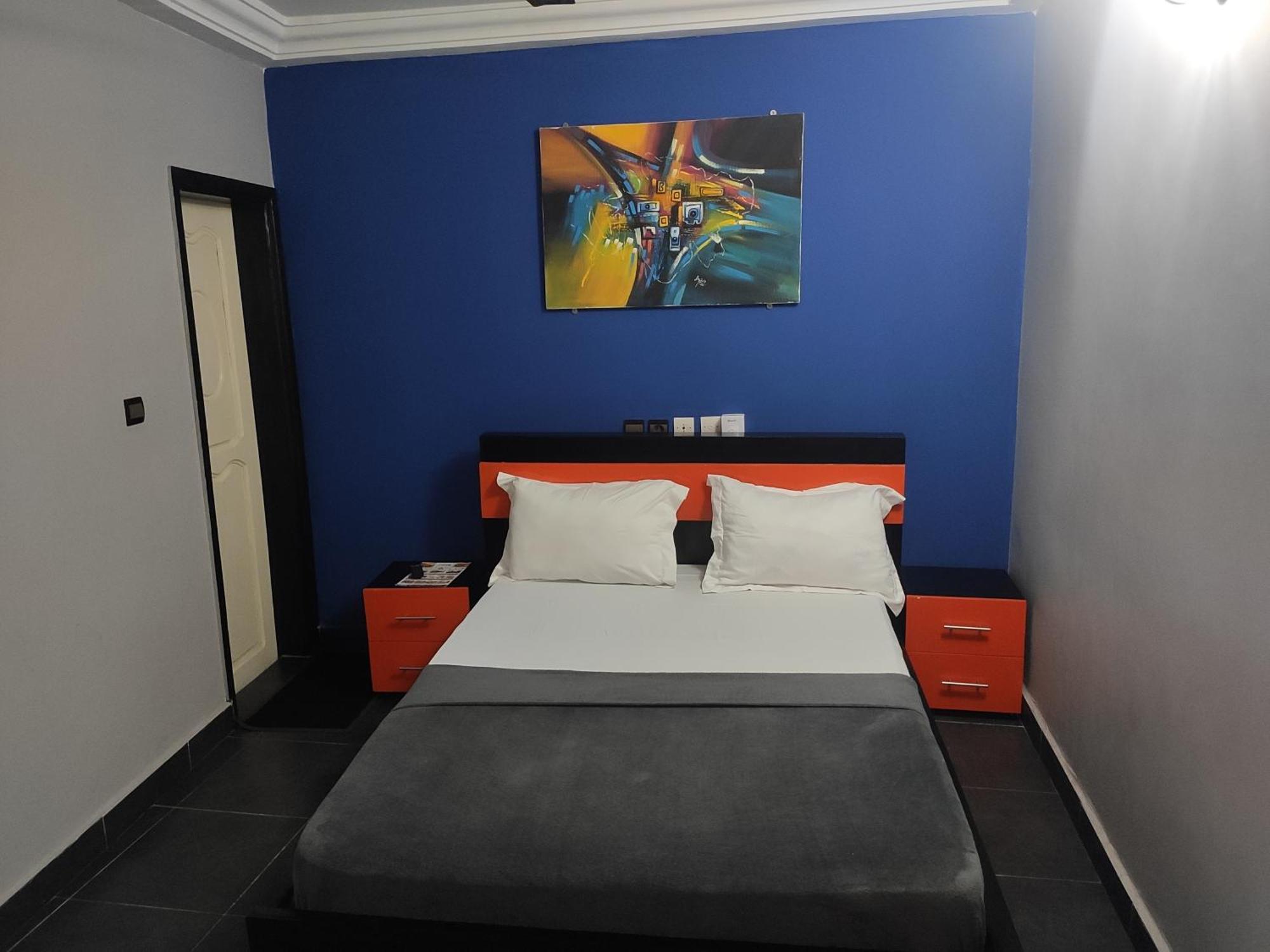 Royal Blue Guest House & Bar Lome Ngoại thất bức ảnh